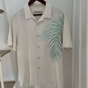 Tommy Bahama 100% silk short sleeve button down shirt